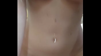 Novinha sentando na piroca dura ate o namorado safado gozar