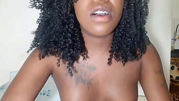 Segurando pra nao gozar com a sentada violenta da casada safada