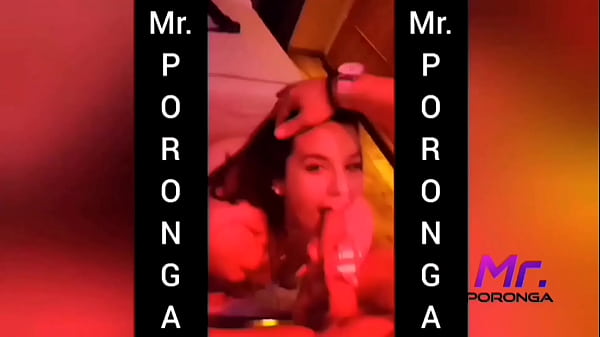 Corno abre o cú da sua mulher muito boazuda pro amante safado foder