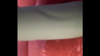 Fodendo o cú com a xana quente pingando de tesao