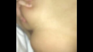 Namorada de quatro no sofa muito deliciosa comendo bem gostosinho