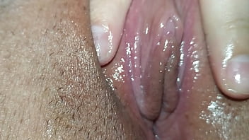 Novinha adora ficar de xoxota apertada cheia de porra