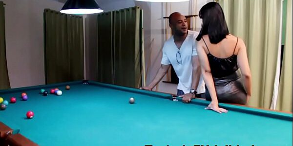Morena xvideos com bunduda jogando sinuca pelada no bar