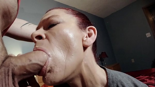 Coroa boqueteira chupando bem gostosinho o caralho gostosao enorme chupando bem gostosinho chupando