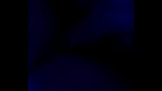 Gostosa sentando no cacete duro enorme