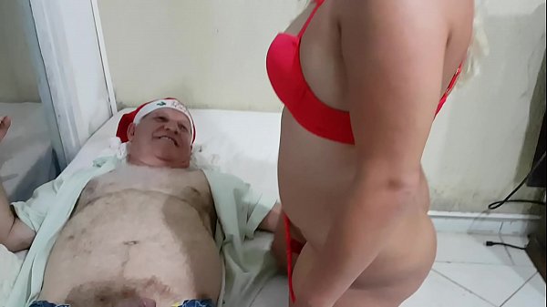 Putaria com novinhas putonas na casa do papai noel