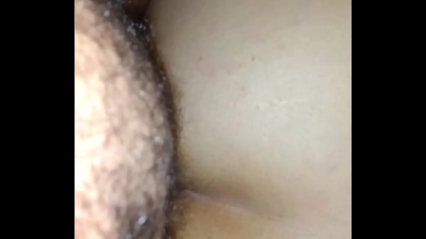 Safada passou lubrificante pro cacete duro fuder o cuzinho