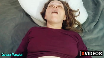 Ninfetas safadonas mamando devorando gostosao a rola grossa na putaria