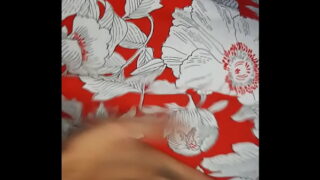 Morena lindinha exibindo sua bunda maravilhosa