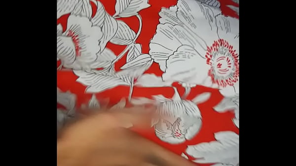 Morena lindinha exibindo sua bunda maravilhosa