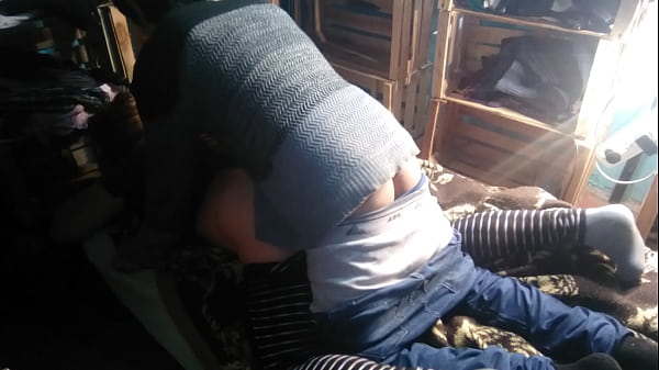 Cavala sacana fodendo com calcinha de lado