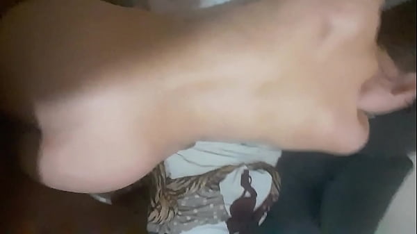 Garota sacana ficou de quatro e rebolou no caralho