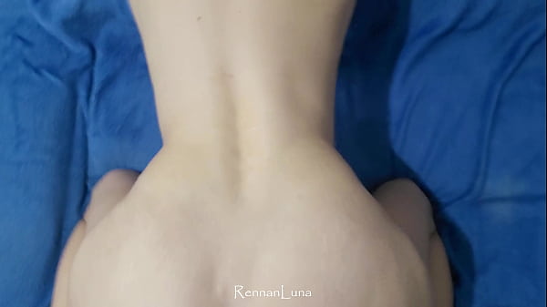 Garota cavala gostosona ficou empinadinha no anal amador