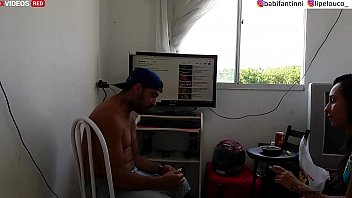 Morena bem gostosona quicando requebrando na pirocona dura do namoradinho safado