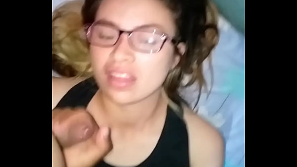 Novinha muito lindona batendo uma siririca ao vivo na cam xxx