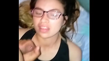 Novinha muito lindona batendo uma siririca ao vivo na cam xxx