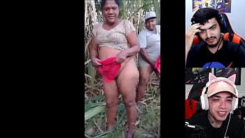 Lorinha boazuda transando gostosinho no cacete enorme do gordinho safadao