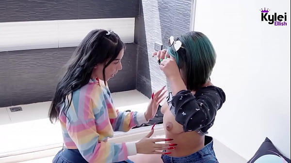 Socando com a amiga bem linda