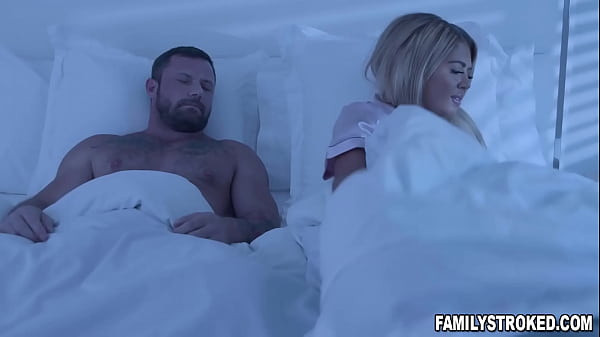 Transando a boceta carnuda lambuzadinha da ficante tarada muito safadinha