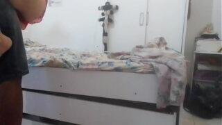 Amiga dando uma surra de pica grossa na casadinha muito safadinha