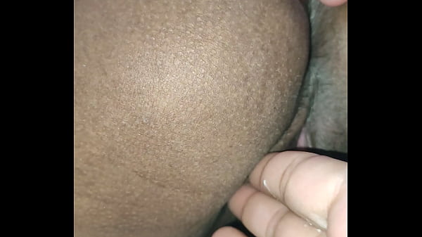 Loura muito safadinha exibindo a sua bucetinha quente