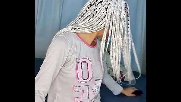 Morena gemendo com a piroca gostosinha torta na buceta quente