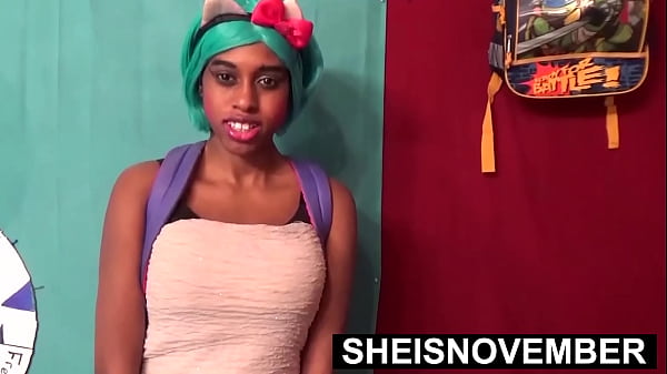 Negra putinha lindinha sensualizando peladinha