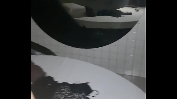 Novinha muito safadinha dando o cu na frente da cam hd