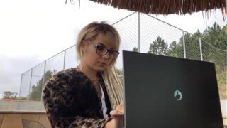 Socando o cu da amiga filminho com lindona