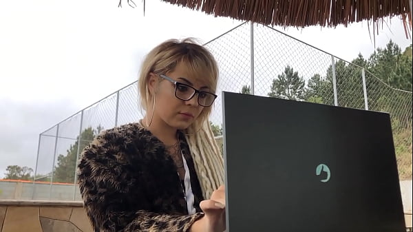 Socando o cu da amiga filminho com lindona