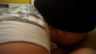 Taradinha chupando devorando a minha pirocona grande ate engolir leite de piroca