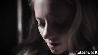 Transando a putiane garota xvideos sacana em cima da mesa