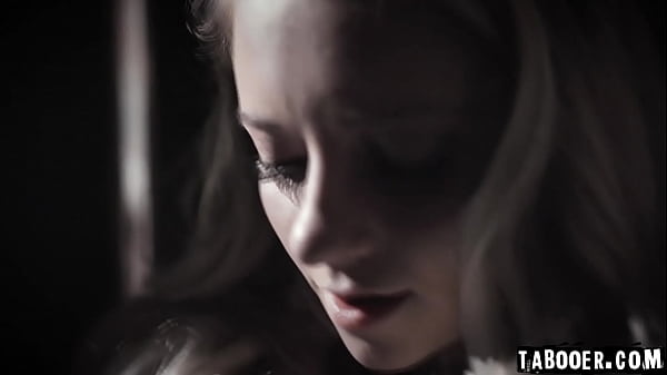 Transando a putiane garota xvideos sacana em cima da mesa