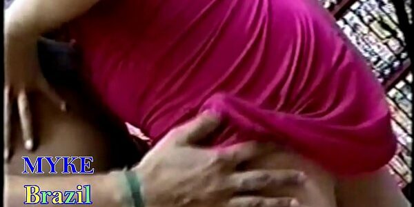 Lorinha boazuda video com safadona mostrando a pepeka e seus peitoes na siririca