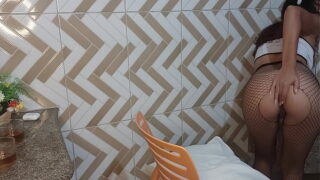 Branquinha amadora do pornô hd lindona rebolando no cacetão enorme do amante safado