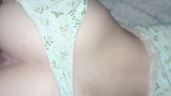 Branquinha deliciosa dando de quatro pro negro meter a pica enorme grossa
