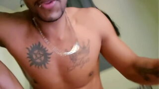 Dotados bombando delicioso a pica na garota sapeca tarada muito deliciosa em quanto ela esta na reuniao