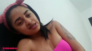 Lorinha safadona toda safadinha brincando com seu consolo