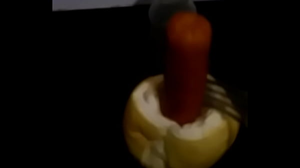 Bunduda muito safadinha cavalgando com o cuzinho apertado na rolona dura