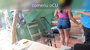 Moreninha muito boazuda dando a bucetinha lambuzadinha na metidão amadora
