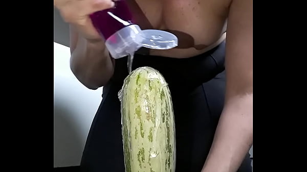 Arrombou o cú da puta loira safada