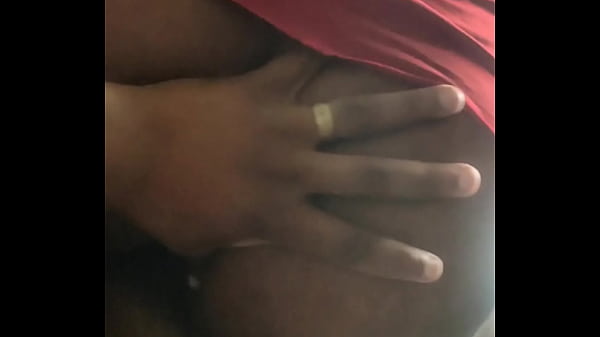 Novinha safadinha adora sentar na rola do namorado